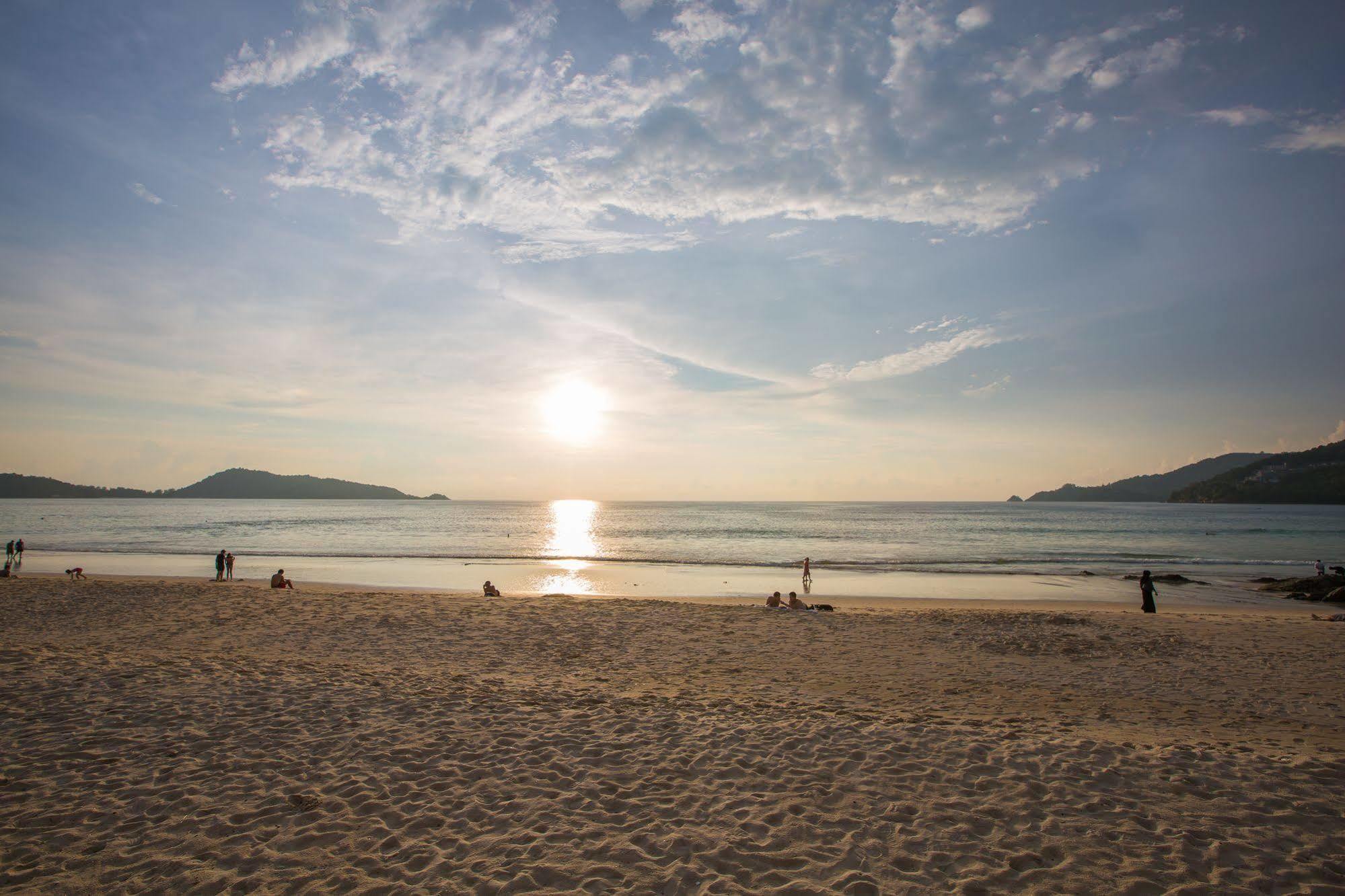 Cool Sea House Hotel Patong Exterior foto