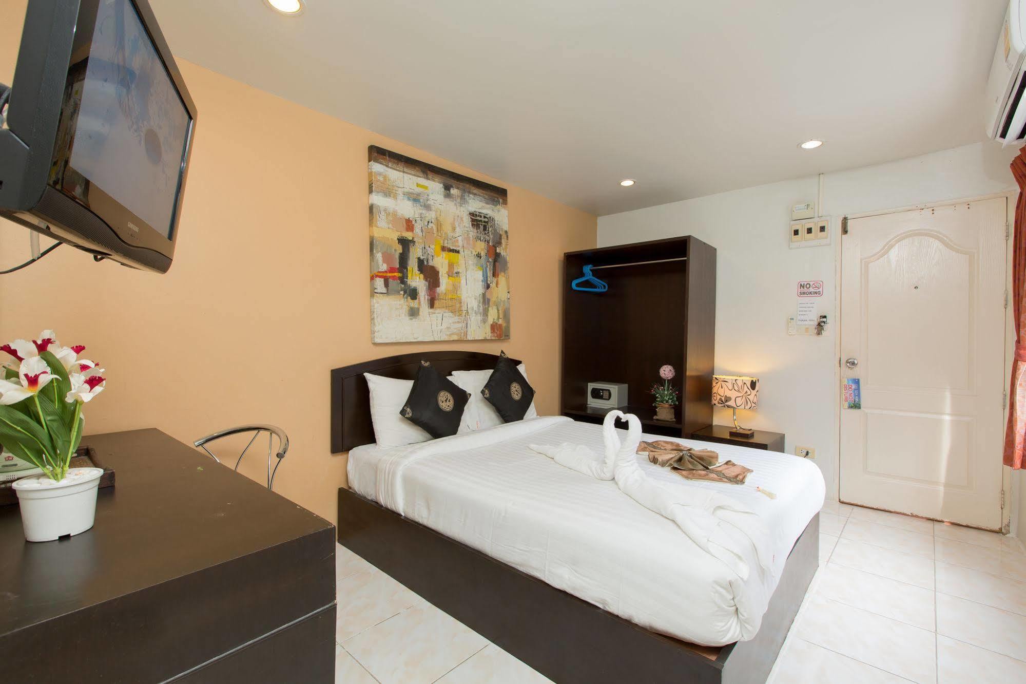 Cool Sea House Hotel Patong Exterior foto