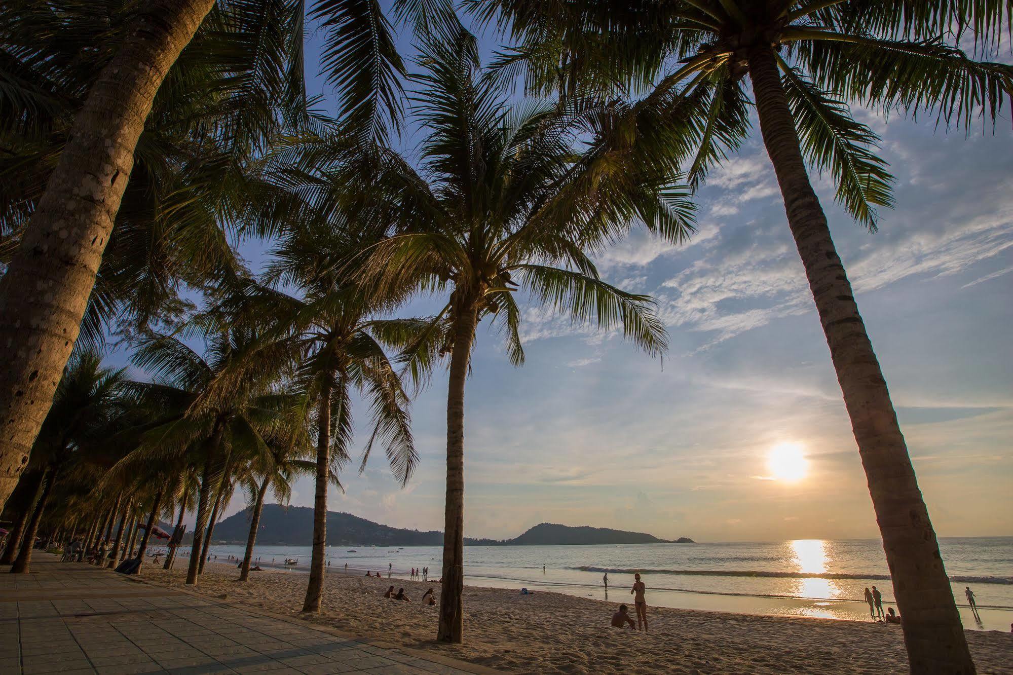 Cool Sea House Hotel Patong Exterior foto