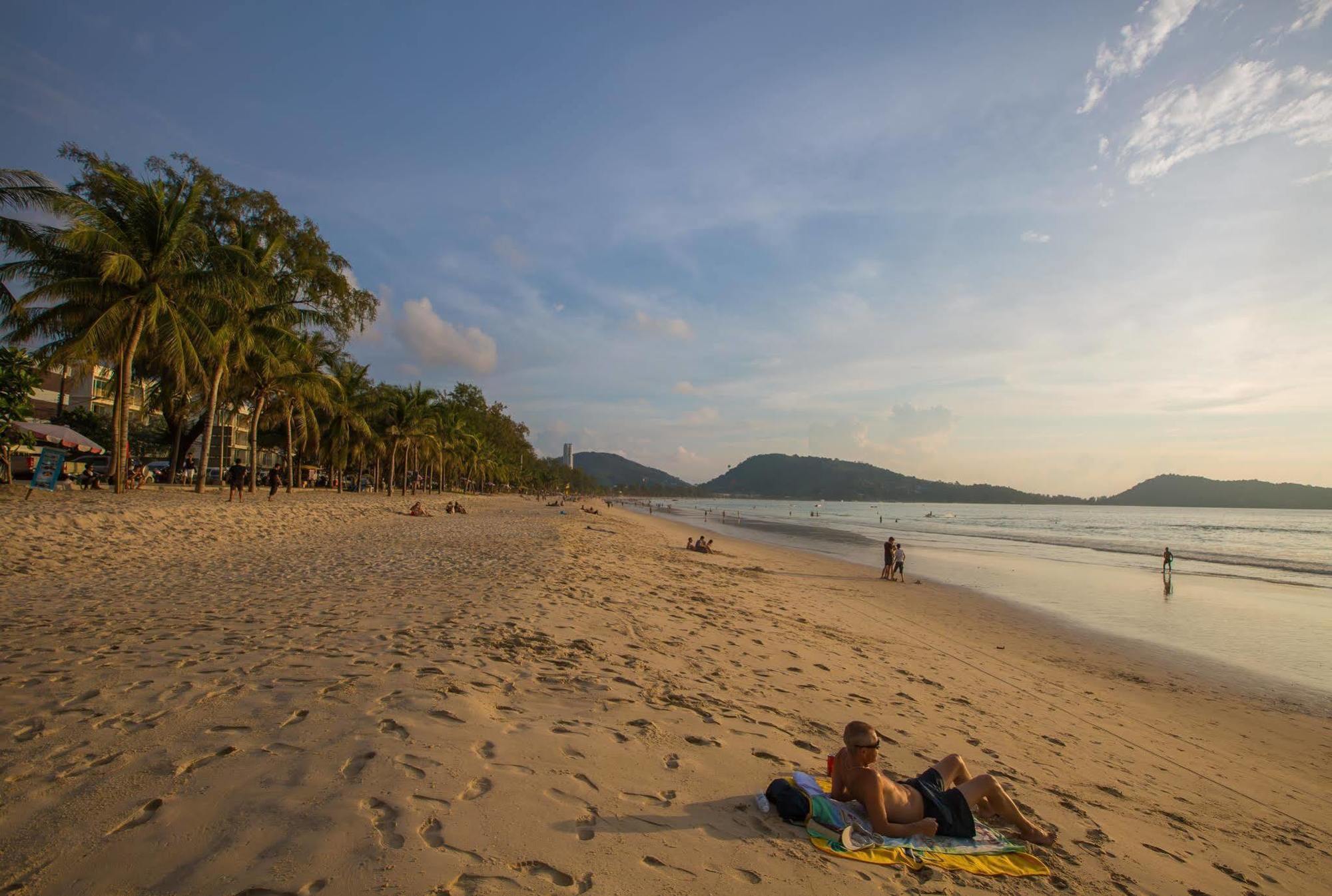 Cool Sea House Hotel Patong Exterior foto